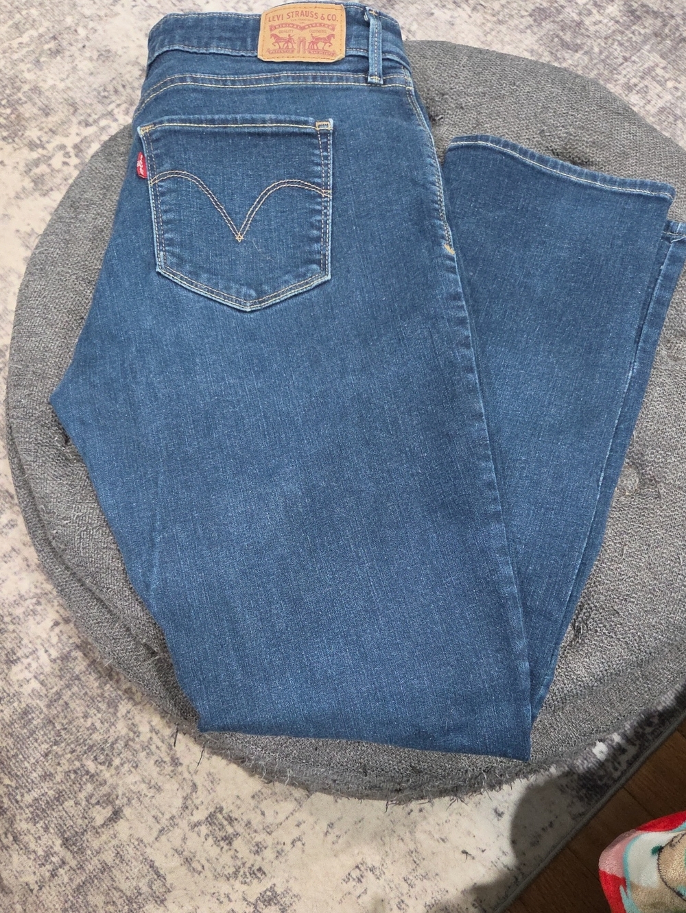 Levi's Women's Skinny Midrise Dark Blue Straight Leg Jeans. Size 12